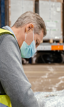 Сохранение хрупкого груза: нанесение защитной упаковки